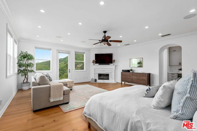 4110 Prado De Los Zorros, Calabasas CA: https://media.crmls.org/mediaz/96212b1b-1cb4-4f7d-a389-dda31c894ded.jpg