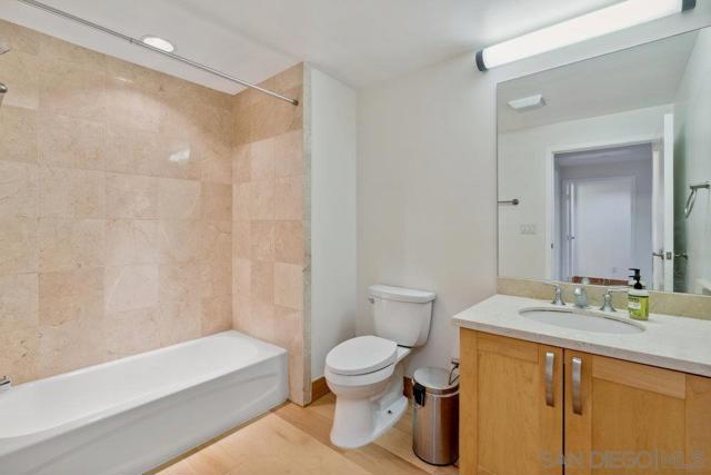 5420 La jolla Blvd., La Jolla CA: https://media.crmls.org/mediaz/96217abf-b268-4c4f-99e6-30e55a024163.jpg