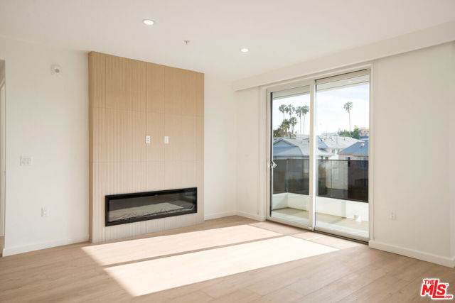 1414 S Beverly Drive Drive, Los Angeles CA: https://media.crmls.org/mediaz/96223eca-945c-4db1-a751-be59ef15ee77.jpg