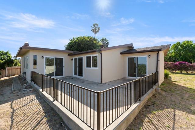 965 Highland Drive, Vista CA: https://media.crmls.org/mediaz/96229fee-05ca-4b53-90c6-12c5bc05d797.jpg
