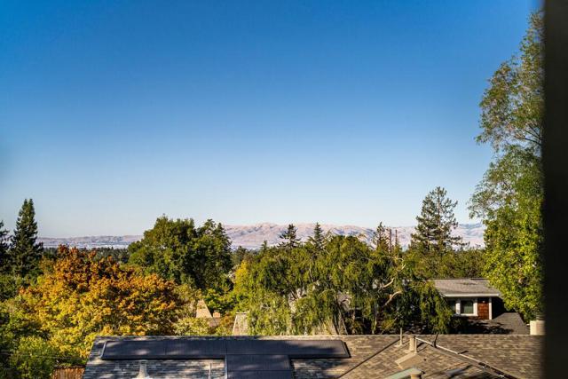 1455 Redwood Drive, Los Altos CA: https://media.crmls.org/mediaz/9622a73d-8b42-43dd-86c1-8d5722786fdc.jpg