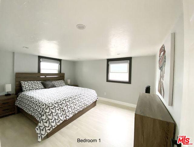 84 N Palm Street, Ventura CA: https://media.crmls.org/mediaz/9622cf7e-7c2d-4cfd-ae5a-2fe4fb67f018.jpg