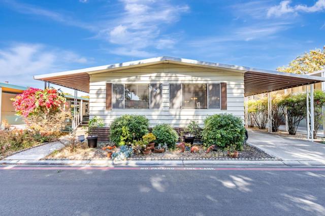 690 Persian Drive, Sunnyvale CA: https://media.crmls.org/mediaz/962349dd-f602-4cce-a9c9-1683d8b7ac87.jpg