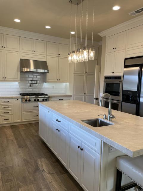Detail Gallery Image 8 of 16 For 7941 Corte Domingo, Carlsbad,  CA 92009 - 4 Beds | 4/1 Baths