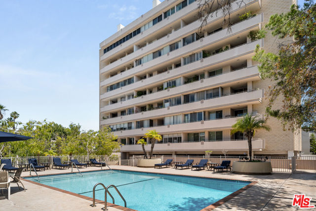 1333 S Beverly Glen Boulevard, Los Angeles CA: https://media.crmls.org/mediaz/96238aba-bae6-4a90-9d01-ba0f9cde243d.jpg
