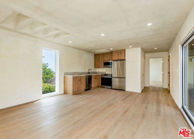 1105 N Coast Highway, Laguna Beach CA: https://media.crmls.org/mediaz/96239331-8027-4c4d-a4a5-43a5de71bb88.jpg