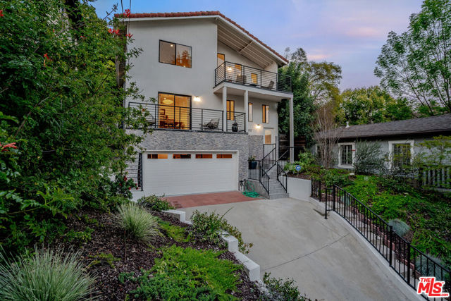 3850 Udell Court, Los Angeles CA: https://media.crmls.org/mediaz/9624385d-241c-48b7-8812-0a1701e89d66.jpg