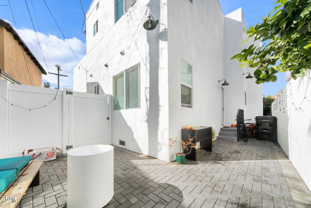 2664 S La Brea Avenue, Los Angeles CA: https://media.crmls.org/mediaz/96244ac9-5dcd-4713-9da3-5703d8fc833b.jpg
