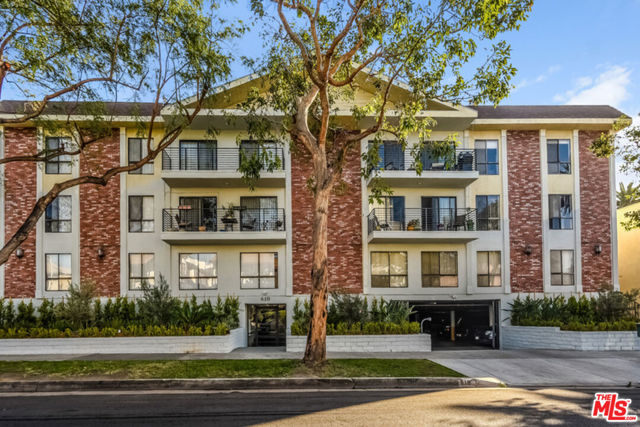 610 N Orlando Avenue, West Hollywood CA: https://media.crmls.org/mediaz/9624b12a-cd1c-49f1-b1ad-649f61a0d54d.jpg