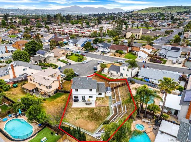 10424 Nubbin Ct, Santee CA: https://media.crmls.org/mediaz/96254ab3-c717-48e3-a034-f5c52d92da66.jpg