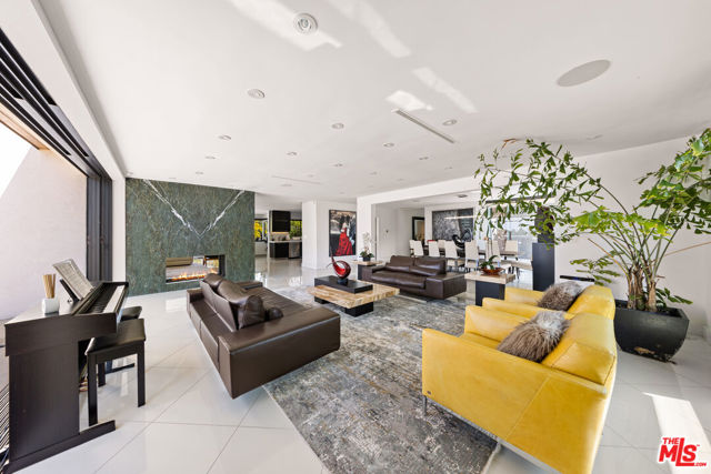 3144 Corda Drive, Los Angeles CA: https://media.crmls.org/mediaz/9625542a-bfd3-4bb9-9a7f-13d73dc574b2.jpg