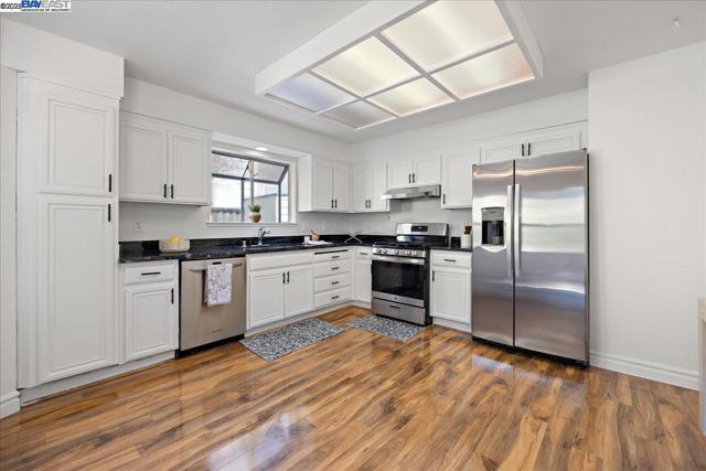 1218 Locust Dr, Vallejo CA: https://media.crmls.org/mediaz/96255dbf-e996-435c-b084-c482978f9d5c.jpg