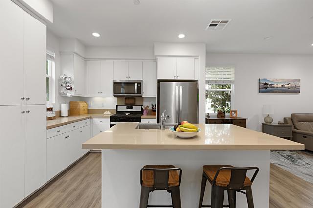 Detail Gallery Image 12 of 42 For 4214 Mission Ranch Way, Oceanside,  CA 92057 - 2 Beds | 2/1 Baths