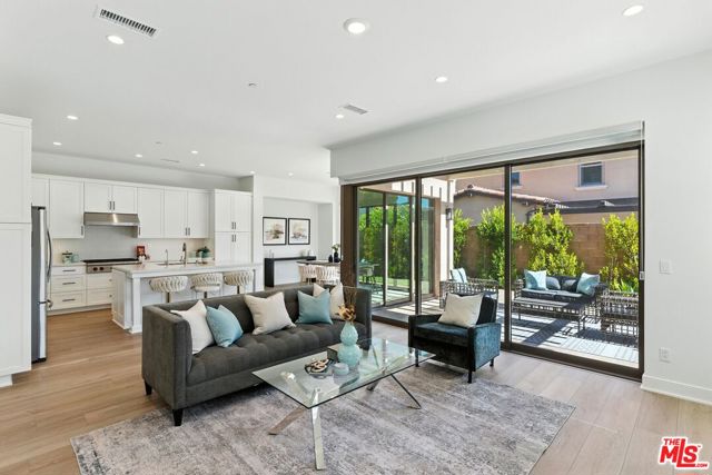 182 Plum Lily, Irvine CA: https://media.crmls.org/mediaz/9625bdc2-39a8-4443-851b-ca4f3762c4a1.jpg