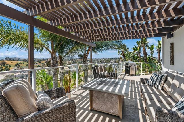 1712 Horizon Heights Cir, El Cajon CA: https://media.crmls.org/mediaz/9625e9a2-0a83-4cee-a2da-c267d48db17a.jpg