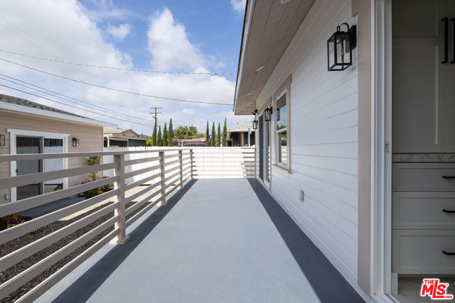 1558 W 47th Street, Los Angeles CA: https://media.crmls.org/mediaz/9625ea1e-cb16-43d0-9d34-9dc5feef323b.jpg