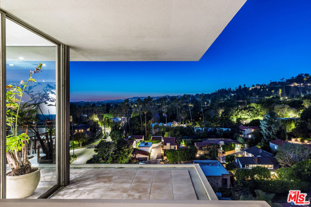 Image 15 of 22 For 9255 Doheny Road 1101