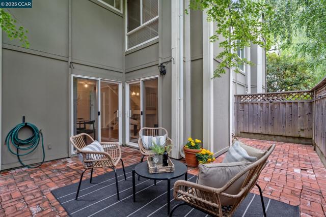 136 Garden Creek Pl, Danville CA: https://media.crmls.org/mediaz/96275beb-4cde-4f17-9e28-d4c82ddcfee2.jpg