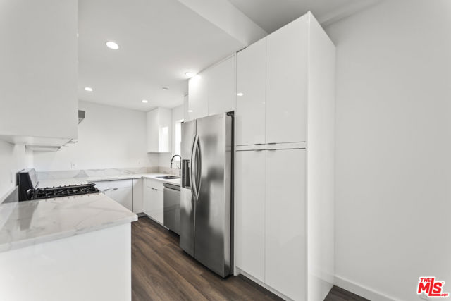 1254 9th Street, Santa Monica CA: https://media.crmls.org/mediaz/9627a370-46b9-4dac-b1fe-afe60ecb0fd1.jpg