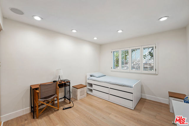 4441 Park Alisal, Calabasas CA: https://media.crmls.org/mediaz/962843d7-7408-4566-9190-3e60a011caf6.jpg