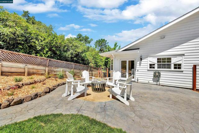 48 Sterling Way, Lafayette CA: https://media.crmls.org/mediaz/96295e98-8cf5-43e8-bc08-06ee601177cd.jpg