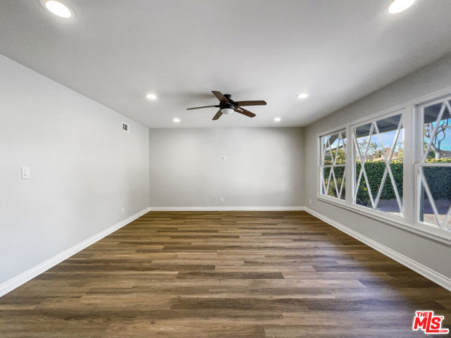 226 Calle La Sombra, Camarillo CA: https://media.crmls.org/mediaz/962a37ae-ee0d-495e-b8fd-e0291fc7b8da.jpg