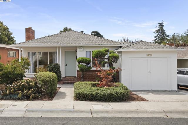 1458 Cedar St, Berkeley CA: https://media.crmls.org/mediaz/962ab30c-fefb-4cdc-ab5a-f23c035acc25.jpg
