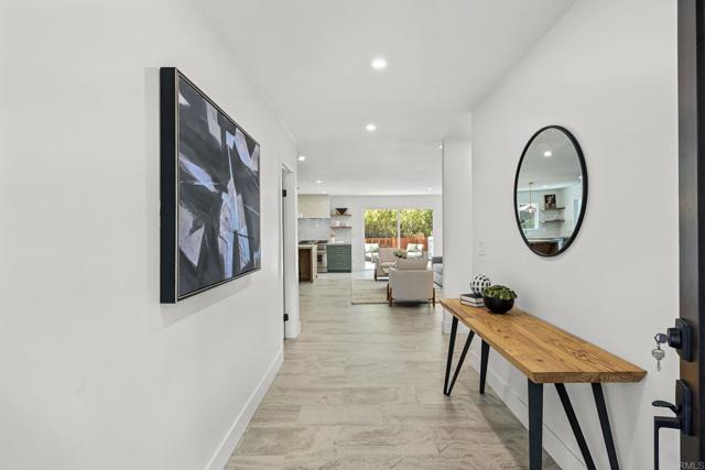 Detail Gallery Image 2 of 42 For 2015 Summit Dr, Escondido,  CA 92025 - 4 Beds | 3/1 Baths