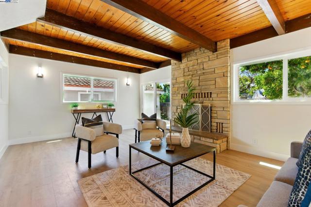 19157 Parsons Ave, Castro Valley CA: https://media.crmls.org/mediaz/962ba9e3-a837-434e-946d-cdd5413ad4df.jpg