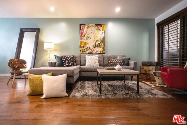 5920 Chula Vista Way, Los Angeles CA: https://media.crmls.org/mediaz/962be304-88c9-403d-b6ce-c97dabd7375f.jpg