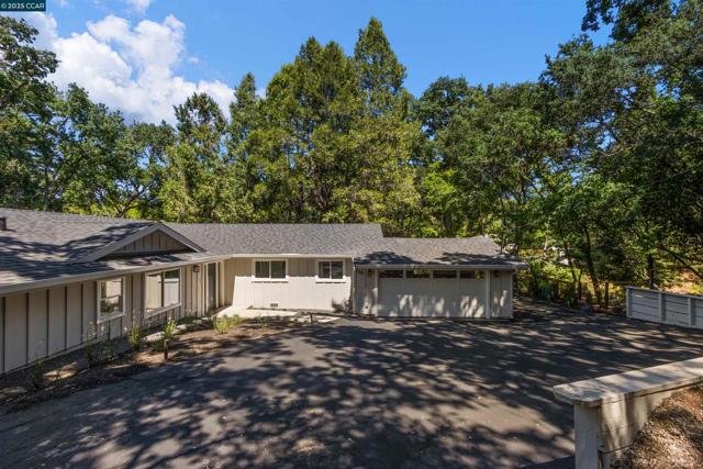 706 St Marys Rd, Lafayette CA: https://media.crmls.org/mediaz/962beec5-28dc-4987-89fe-ee01e1234f8e.jpg