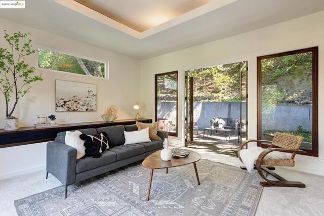 3 Mountain View Pl, Lafayette CA: https://media.crmls.org/mediaz/962c17ff-e755-406e-8b20-69e75ebb1df0.jpg