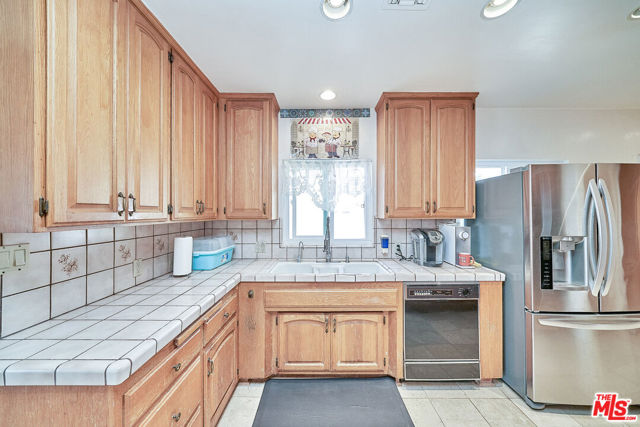 4930 Ramsdell Avenue, La Crescenta CA: https://media.crmls.org/mediaz/962c7eec-f1a9-41d1-9ed6-6cae08346ab0.jpg