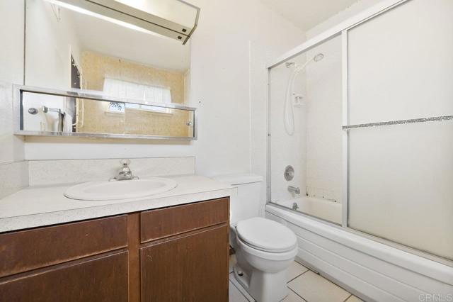 1113 Camino Del Sol Circle, Carlsbad CA: https://media.crmls.org/mediaz/962cbd23-20a8-42df-a388-8983b505f2ba.jpg