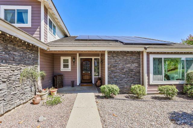 15549 Vista Vicente Dr, Ramona CA: https://media.crmls.org/mediaz/962dde71-2e96-4fcd-972b-5cb58db02eff.jpg