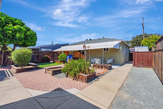 25875 Bel Aire Drive, Hayward CA: https://media.crmls.org/mediaz/962ecc18-6871-4170-8d62-e307544ec964.jpg
