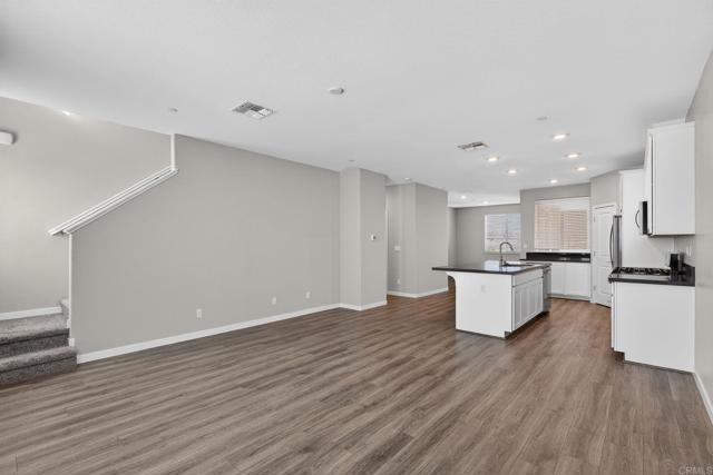 Detail Gallery Image 8 of 24 For 2561 Natomas Crossing, Sacramento,  CA 95834 - 4 Beds | 3/1 Baths