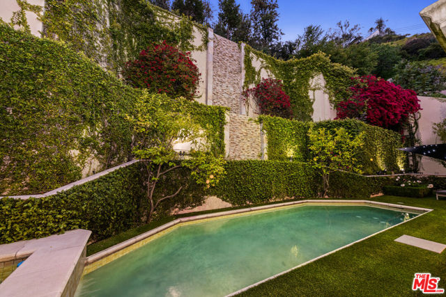 1455 Robmar Drive, Beverly Hills CA: https://media.crmls.org/mediaz/962fc8fa-bc00-4533-b5bd-7bee86194016.jpg