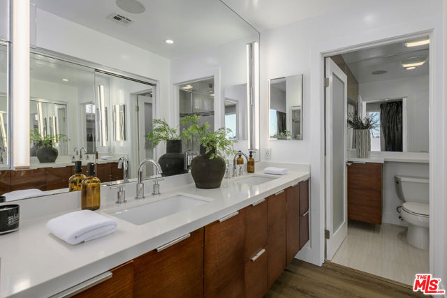 1080 Everett Place, Los Angeles CA: https://media.crmls.org/mediaz/962fd262-cb0b-45eb-ba01-d0ca1a3e84fd.jpg