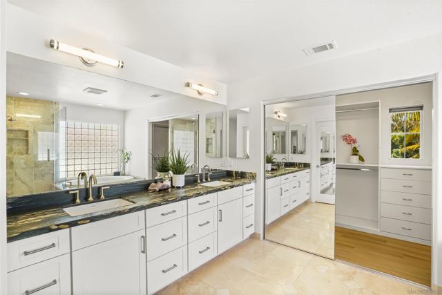 5032 Manor Ridge Ln, San Diego CA: https://media.crmls.org/mediaz/962fd7e4-c5d8-477b-9f38-245b4bf40ca9.jpg