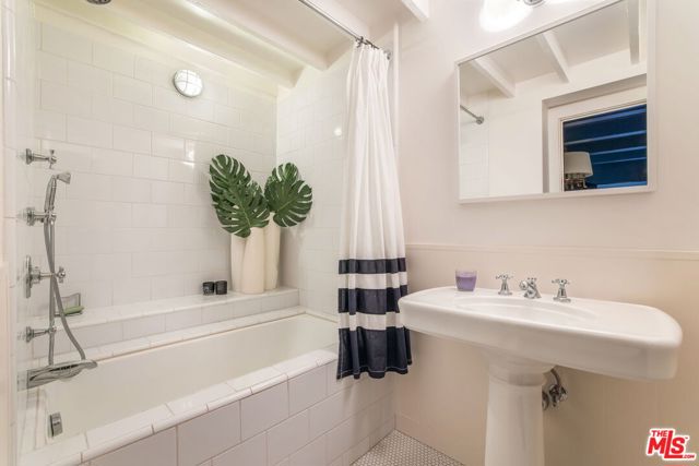 8917 Dorrington Avenue, West Hollywood CA: https://media.crmls.org/mediaz/962ff9ab-9c7b-42d7-b791-442def6eacbd.jpg