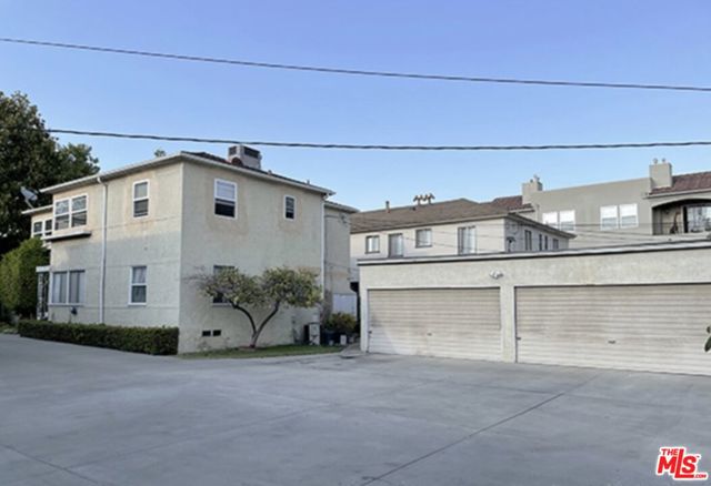10634 Whipple Street, Toluca Lake CA: https://media.crmls.org/mediaz/962ffb55-ba2a-405a-a1b8-243cb9ec84a4.jpg