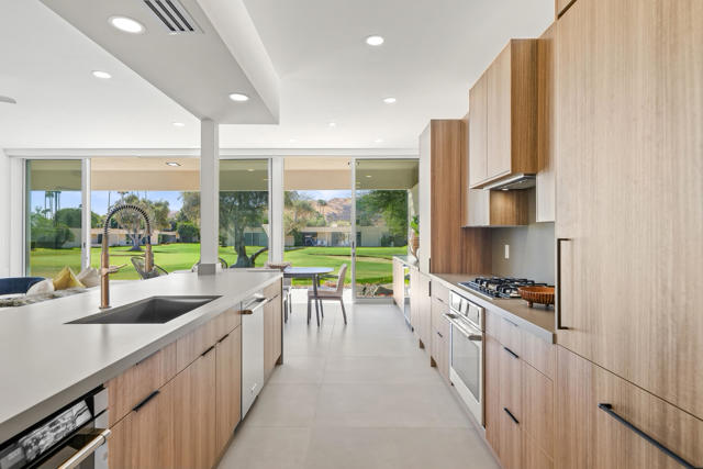 172 Desert Lakes Drive, Palm Springs, CA 92264