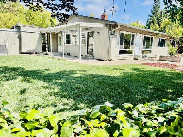 341 Linfield Drive, Menlo Park CA: https://media.crmls.org/mediaz/9630e51d-01e9-42a8-bb63-360da83957b9.jpg