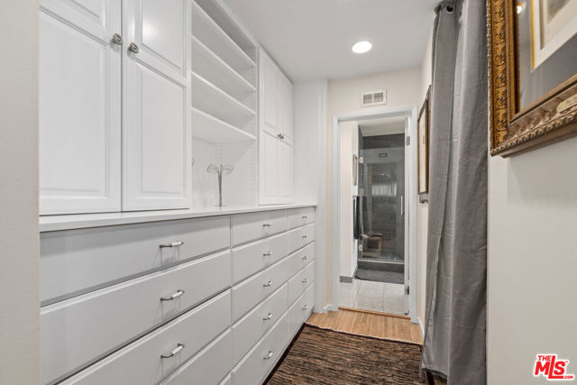 8670 Allenwood Road, Los Angeles CA: https://media.crmls.org/mediaz/9631b363-155d-486c-befc-21f516412d45.jpg