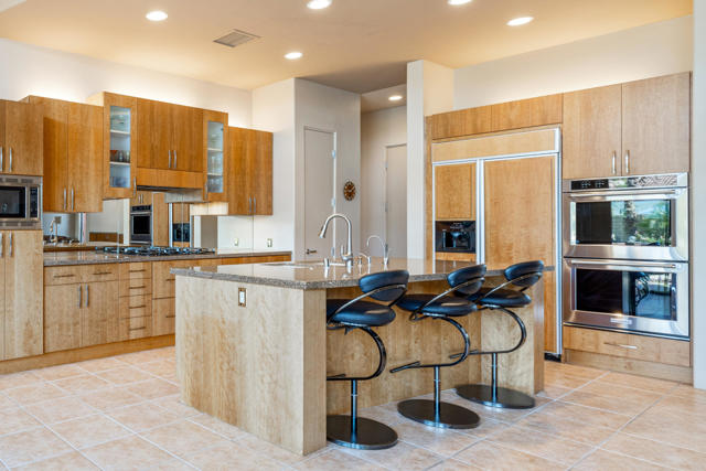 12 Boulder Lane, Rancho Mirage CA: https://media.crmls.org/mediaz/9631be17-a34c-4cd8-a635-ac26dba384ae.jpg