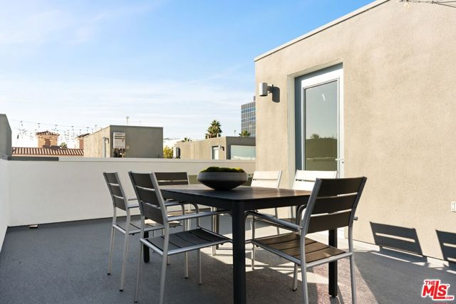 8406 1/2 Blackburn Avenue, Los Angeles CA: https://media.crmls.org/mediaz/9631d79e-125c-4a7a-af49-665cd2901af9.jpg
