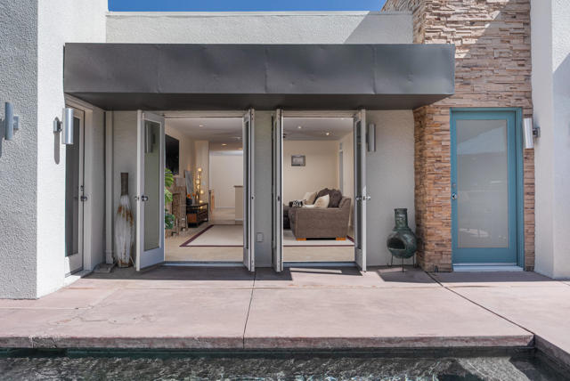 590 N Plaza Amigo, Palm Springs, CA 92262
