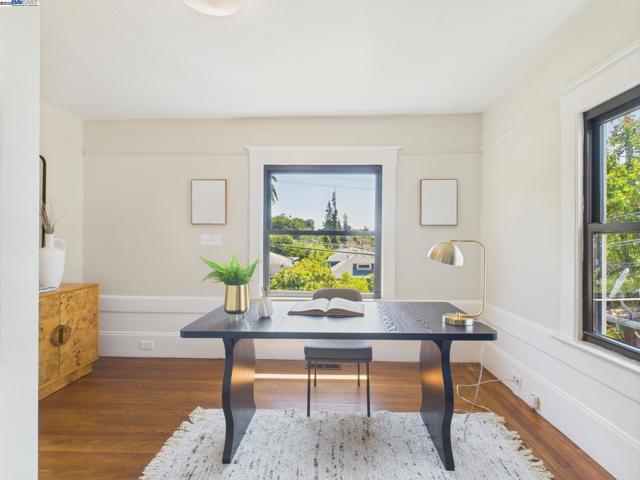 4418 Virginia Ave, Oakland CA: https://media.crmls.org/mediaz/9631dd31-2c87-44d8-a36e-9bc584c5dc5e.jpg