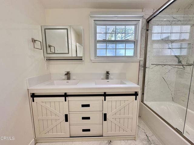 Detail Gallery Image 13 of 22 For 17449 Keswick St, Northridge,  CA 91325 - 3 Beds | 2 Baths